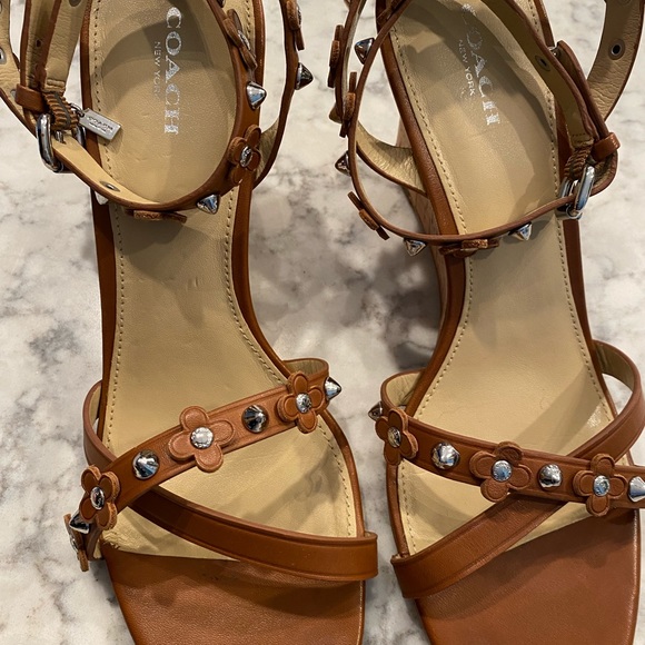Coach Camel Strappy Floral Appliqué and Silver Stud Cork Wedges 8.5 EUC - Picture 6 of 8